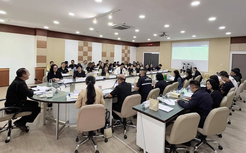 พาณิชย์จังหวัดศรีสะเกษ ประชุมคณะกรรมการบริหารศูนย์อำนวยการขจัดความยากจนและพัฒนาคนทุกช่วงวัยอย่างยั่งยืนตามหลักปรัชญาเศรษฐกิจพอเพียงจังหวัดศรีสะเกษ (คจพ.จ.)