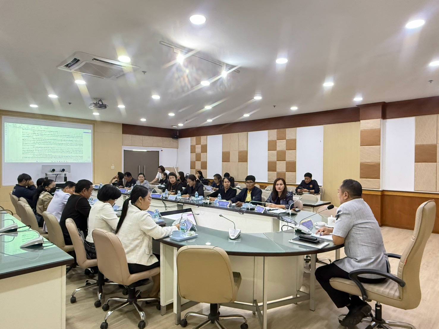 พาณิชย์จังหวัดศรีสะเกษ ร่วมประชุมคณะอนุกรรมการ OTOP ระดับจังหวัด ขับเคลื่อนการพัฒนาผลิตภัณฑ์ชุมชน