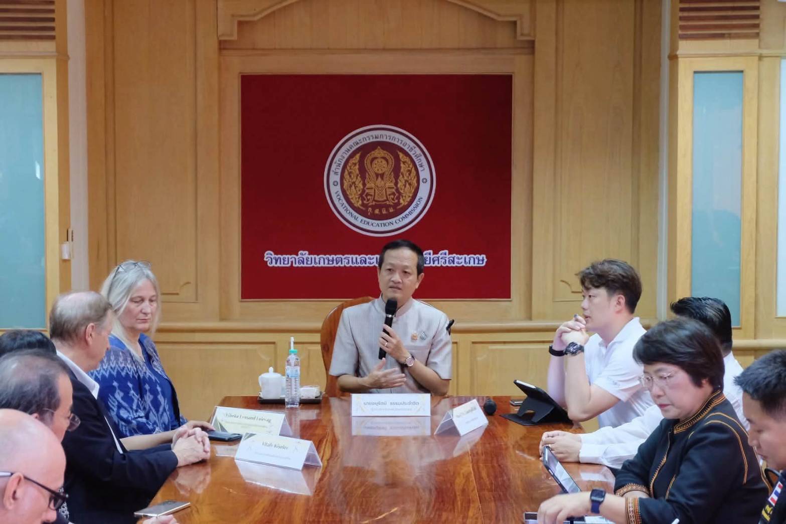 พาณิชย์จังหวัดศรีสะเกษ ประชุมหารือความร่วมมือด้านการเกษตรและการเชื่อมโยงตลาดต่างประเทศ